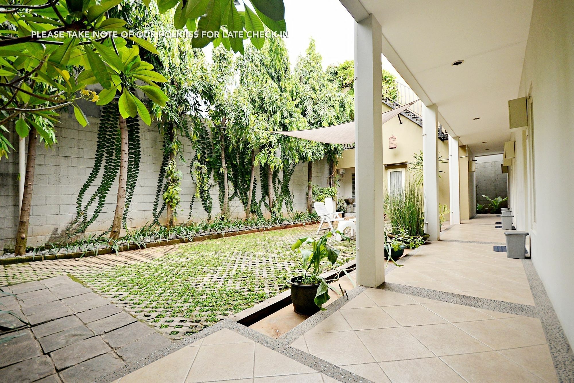 Zen Rooms Mampang Prapatan ジャカルタ エクステリア 写真